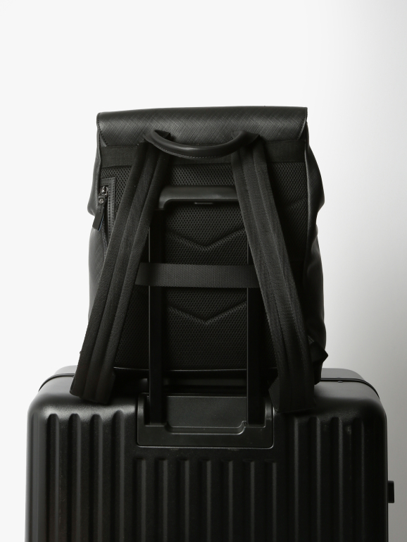 1 compartment business bag with 15\" laptop sleeve